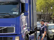 Foto BRUNI Trieste 25 05 2011 Sciopero dei portuali:la polizia scorta i camion