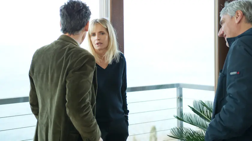 Una scena del film “Uno per tutti” con Isabella Ferrari e Giorgio Panariello tra gli interpreti