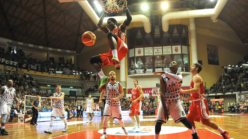 Foto BRUNI 05.02.17 Basket Alma Trieste- Fortitudo Bologna--Green