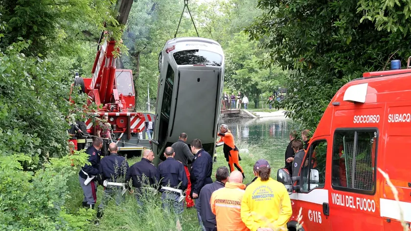 Le operazioni di recupero (foto Missinato)