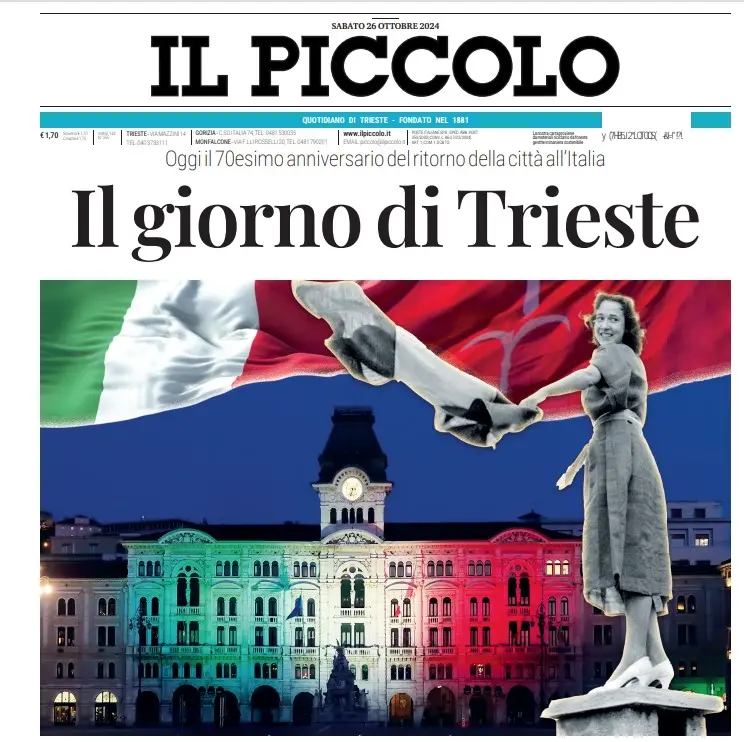 In bianco e nero Novella Bessi, all'epoca 19enne, mentre sventola il tricolore nella storica foto scattata da Adriano De Rota e scelta come sovracopertina del Piccolo di oggi