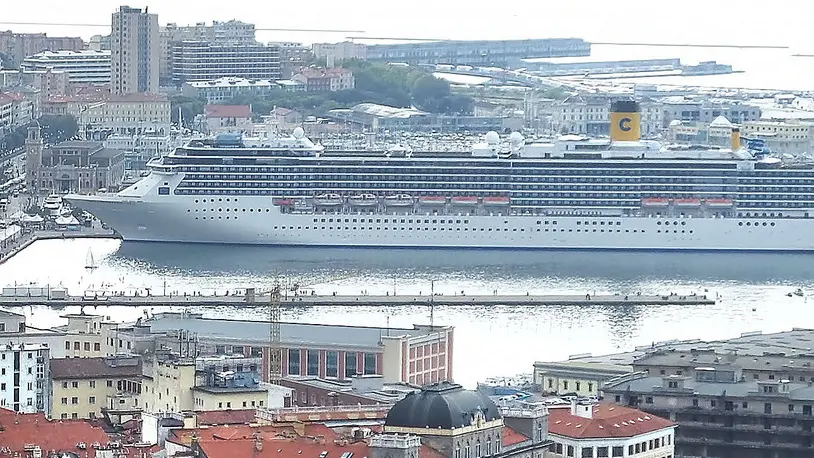 Lasorte Trieste 03/10/15 - Rive, Nave Costa Mediterranea