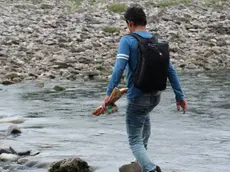Il percorso creato con le pietre per arrivare sull'Isonzo (Bumbaca)