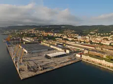 Uno scorcio del Porto Vecchio. In primo piano l’area dell’Adriaterminal gestitata da Genoa Metal terminal