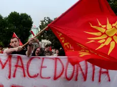 epa06805599 Protestors wave flags and shout slogans during an anti-government protest in front of the Parliament building in Skopje, The Former Yugoslav Republic of Macedonia (FYROM), 13 June 2018. Demonstrators protested the government's politics as well as against a compromise solution in Macedonia's dispute with Greece over the country's name. EPA/NAKE BATEV