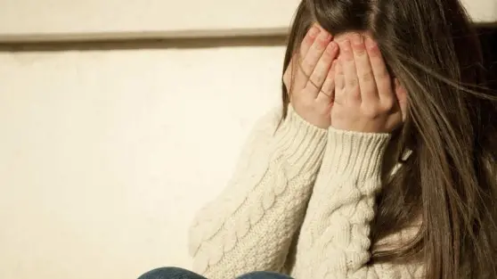 Un'immagine generica di violenza ai danni di una ragazzina