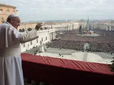 The picture released by the Vatican press office shows Pope Francis giving his traditional Christmas "Urbi et Orbi" blessing from the balcony of Saint Peter's Basilica at the Vatican City, 25 December 2014. ANSA/OSSERVATORE ROMANO