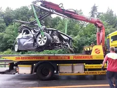 L'auto del giovane omicida distrutta nell'incidente (Foto tratta da Internet)