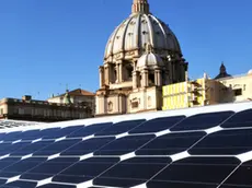 20081126 - CITTA' DEL VATICANO - ACE - PAPA: ENTRA IN FUNZIONE IMPIANTO SOLARE, UDIENZA 'ECOLOGICA'; Il tetto dell'aula Paolo VI in Vaticano con l'impianto dei pannelli solari. L'impianto fotovoltaico è stato progettato da Pierluigi Nervi e scelto come primo di una serie di interventi per lo sfruttamento della energia solare in Vaticano. L'impianto è stato presentato stamani durante l'udienza generale del mercoledì. ANSA/CLAUDIO PERI/I51.