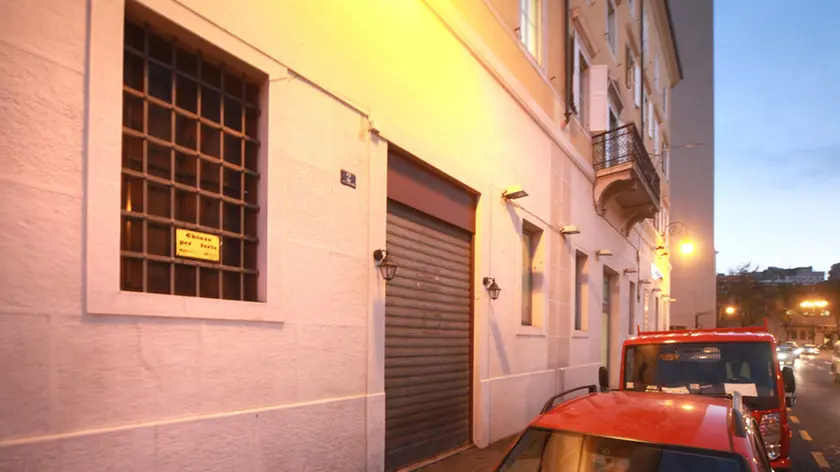 La serranda chiusa dell’ex Trattoria Da Mario (Foto Lasorte)