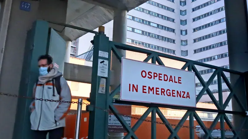 Lasorte Trieste 25/03/20 - Ospedale di Cattinara, Cartello Ospedale in Emergenza, Coronavirus