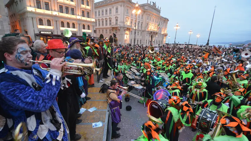 Lasorte Trieste 15/02/2014 - Sfilata del Carnevale Europeo