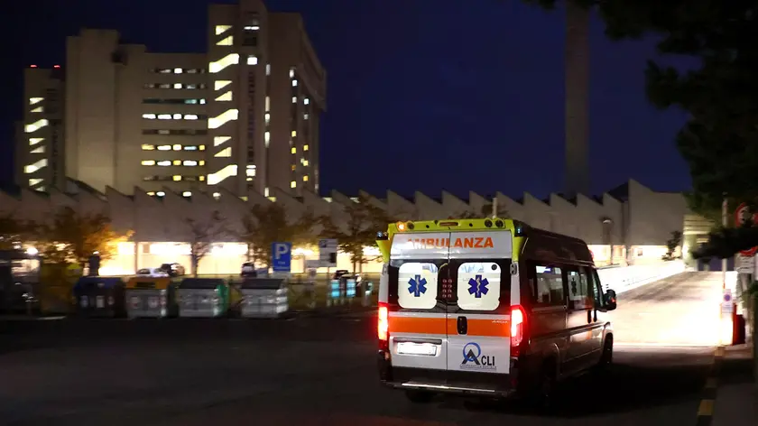 Ambulanza diretta al Pronto soccorso di Cattinara Foto Lasorte