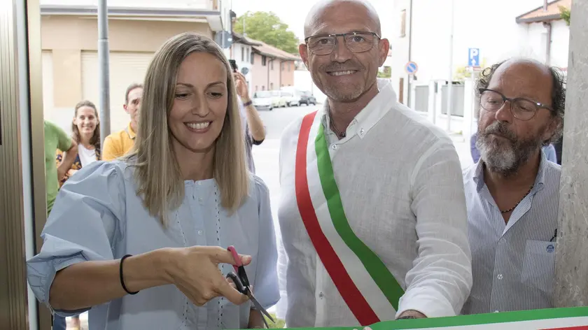 Il taglio del nastro della dottoressa (Bonaventura)