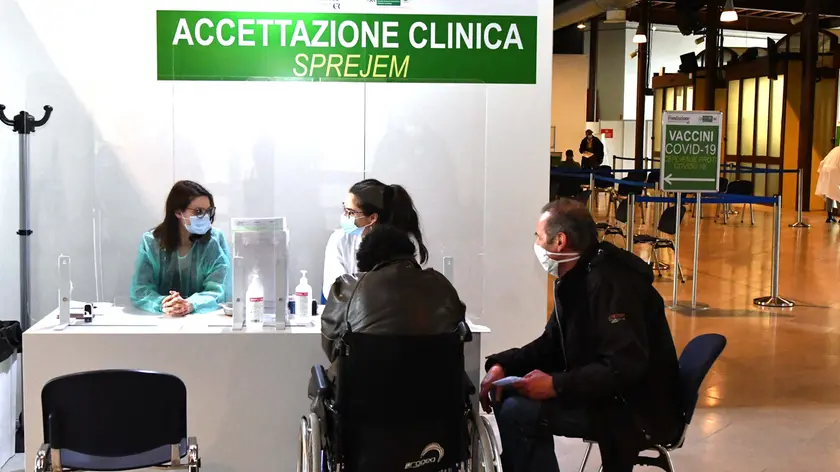 Foto BRUNI Trieste 19.05.21 Centro vaccini Molo IV-apertura col sindaco Dipiazza
