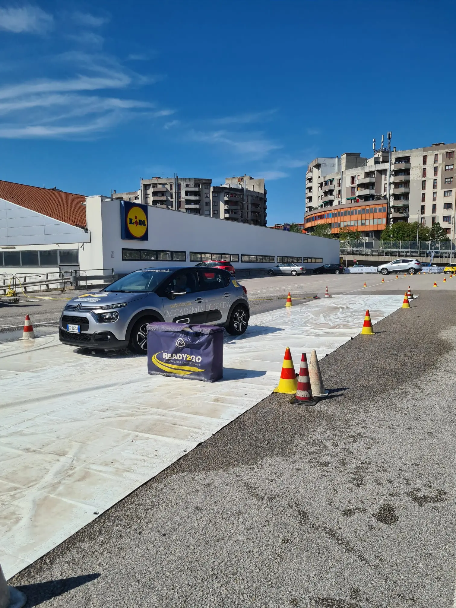 L’Automobile Club Trieste, in collaborazione con la Regione Friuli Venezia Giulia e con il Comune di Trieste, ha realizzato sabato 21 settembre la prima edizione dell’evento del “Trieste4SafetyFVG”, in piazza della Borsa fino alle 17. Diversi gli stand allestiti al fine di sensibilizzare la cittadinanza sulle tematiche della sicurezza stradale e la prevenzione degli incidenti. Una carrellata di foto diffuse dagli organizzatori o scattate dal nostro Francesco Bruni