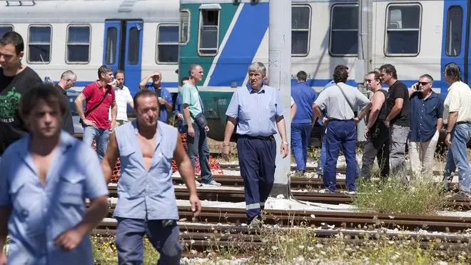 Silvano Trieste 18/08/2011 Stazione Centrale, protesta dei, Lavoratori delle Pulizie, blocco dei Treni nelle due direttive di marcia