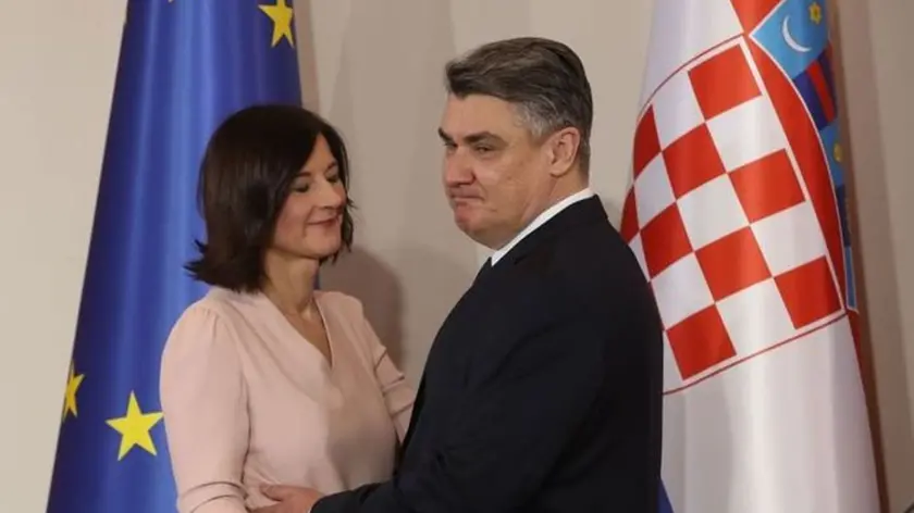 Il presidente della Croazia Zoran Milanović con la moglie Sanja dopo il giuramento, durante la cerimonia di insediamento al Pantovčak jutarnji.hr