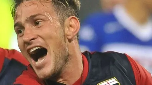Il giocatore del Genoa Antonio Floro Flores (d) dopo il gol durante la partita di serie A, Genoa-Sampdoria, il derby della lanterna, questa sera 08 maggio 2011. -ANSA/LUCA ZENNARO-