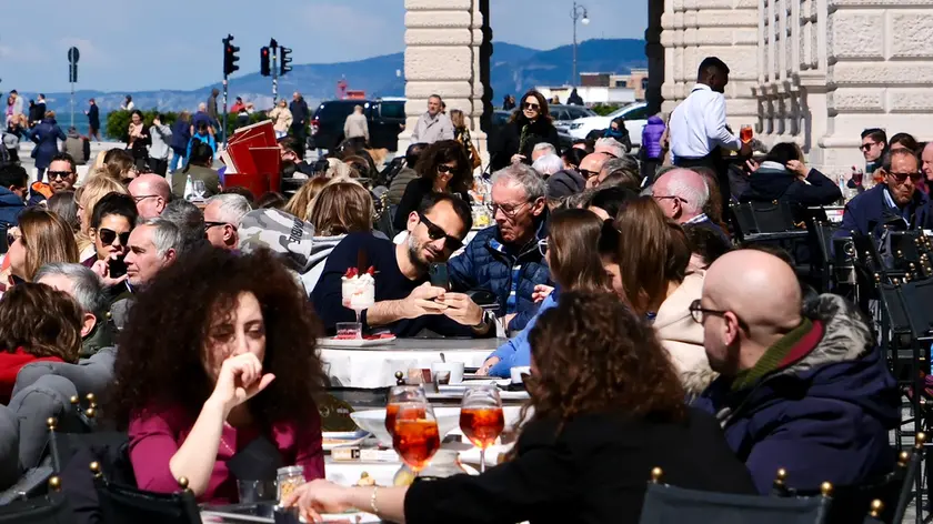 Folla di turisti a Trieste (Foto Massimo Silvano)