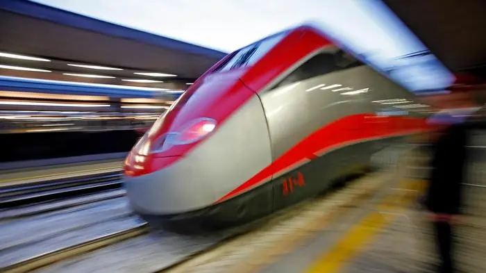 L'inaugurazione del treno Frecciarossa in una immagine di archivio.ANSA / ALESSANDRO DI MEO