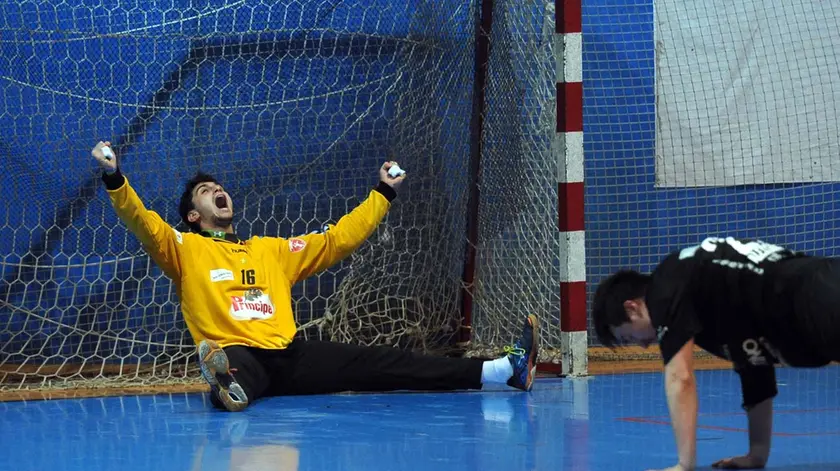 Thomas Postogna esulta, il giocatore del Pressano deluso (Foto Bruni)