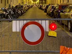 Il tratto di via Cadorna compreso fra piazza Venezia e via San Giorgio, chiuso nella serata di ieri, 29 maggio, con transenna e apposita segnaletica