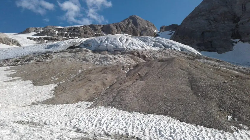 Nella foto il ghiacciaio della Marmolada. ANSA/RENATO COLUCCI