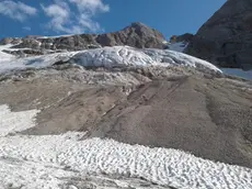 Nella foto il ghiacciaio della Marmolada. ANSA/RENATO COLUCCI