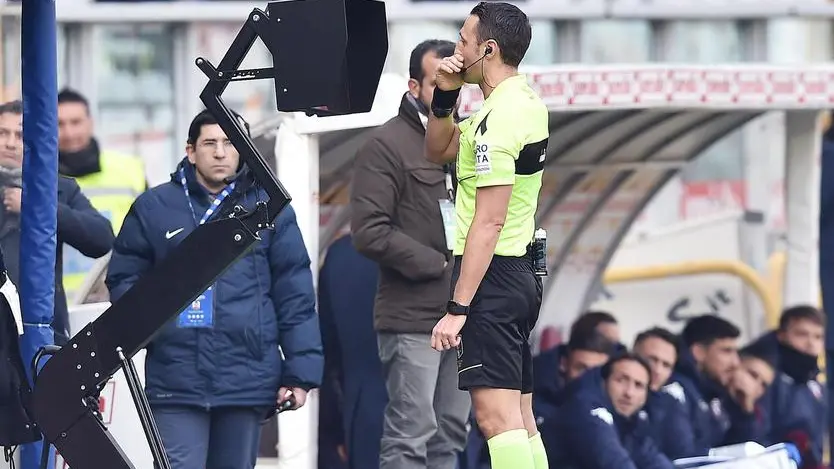Rosario Abisso while he's watching the VAR (VIDEO ASSISTENT REFEREE) during the Italian Serie A soccer match between Torino and Udinese at Olimpico Stadium in Turin, 11 February 2018. ANSA/ ALESSANDRO DI MARCO