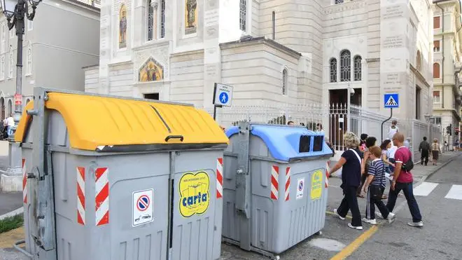 Lasorte Trieste 30/07/11 - Immondizie, Bottini Raccolta Differenziata