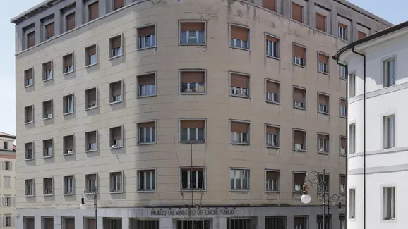 Lasorte Trieste 14/06/19 - Via del Teatro Romano, Palazzo del Lavori Pubblici