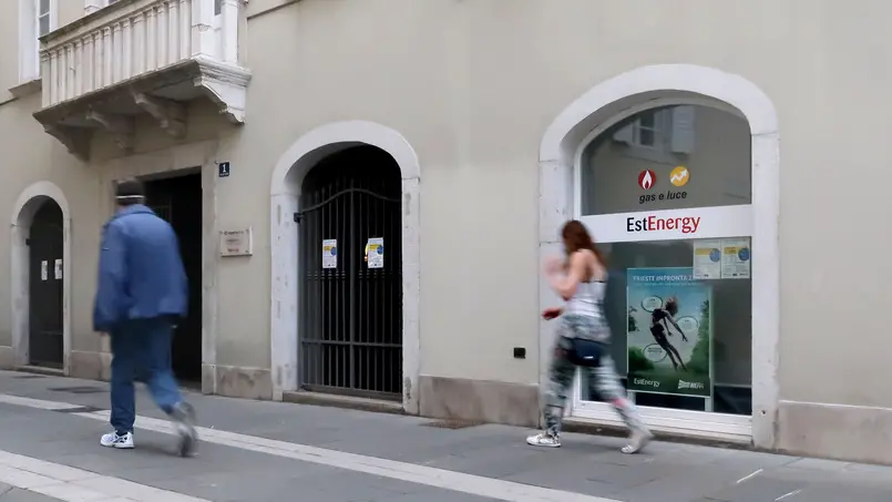 Gli uffici Acegas di via dei Rettori, dietro il Municipio. Foto di Andrea Lasorte