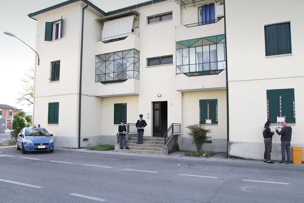 La palazzina dov'è avvenuto il duplice delitto