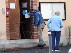 La consegna per asporto del pranzo dopo la chiusura della mensa (Bumbaca)