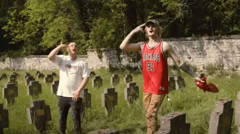 Un frame del video tratto da Youtube