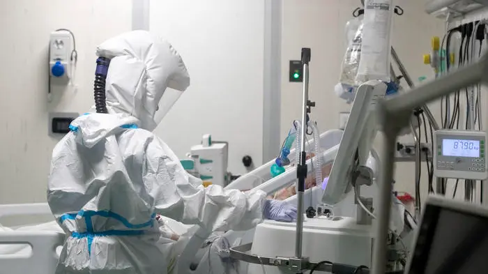 The high containment intensive care at Spallanzani hospital in Rome, Italy, 17 January 2021. ANSA/MASSIMO PERCOSSI