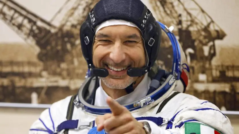 Italian astronaut Luca Parmitano, member of the main crew of the expedition to the International Space Station (ISS), gestures prior to the launch of Soyuz MS-13 space ship at the Russian leased Baikonur cosmodrome, Kazakhstan, Saturday, July 20, 2019. (ANSA/AP Photo/Dmitri Lovetsky) [CopyrightNotice: Copyright 2019 The Associated Press. All rights reserved]