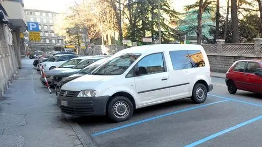 FOTO BRUNI TRIESTE 10 01 09 PARCHEGGIO PIAZZA OSPEDALE