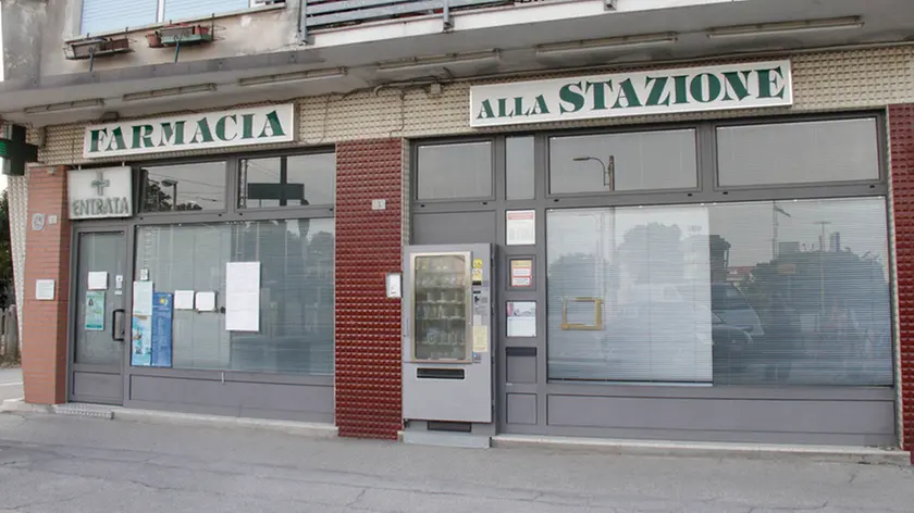 Bonaventura Monfalcone-21.07.2017 Farmacia alla stazione senza sigilli-Ronchi dei Legionari-foto di Katia Bonaventura