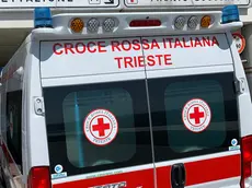 Un'ambulanza sula rampa del pronto soccorso