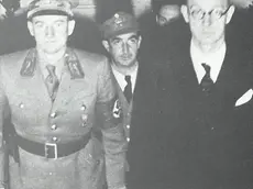 Trieste 1944. A sinistra, il supremo commissario del Litorale Adriatico, Friedrich Rainer, a destra il prefetto Bruno Coceani