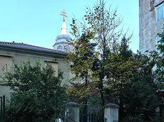 L’esterno della chiesa degli armeni di via Giustinelli, con il campanile e il crocifisso Fotoservizio Massimo Silvano
