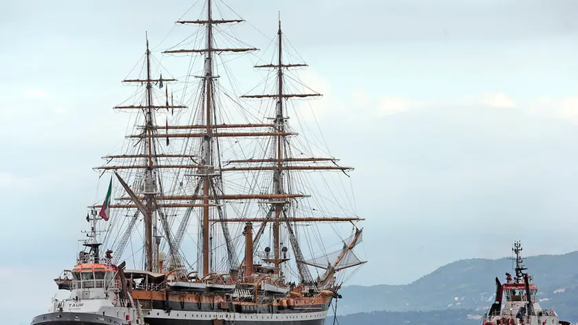 La nave Vespucci a Trieste in una foto di qualche tempo fa