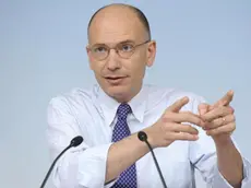 Il presidente del Consiglio, Enrico Letta, durante una conferenza stampa in una foto del 26 giugno 2013. ANSA/ LUIGI MISTRULLI