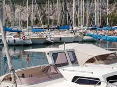 Imbarcazioni ormeggiate nella baia di Sistiana, territorio amministrato dal Comune di Duino Aurisina. Molti triestini hanno la barca in zona