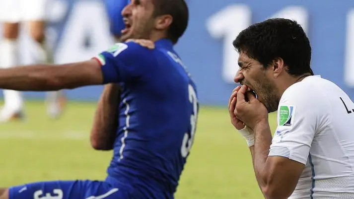 Giorgio Chiellini e Luis Suarez ANSA/EMILIO LAVANDEIRA JR EDITORIAL USE ONLY