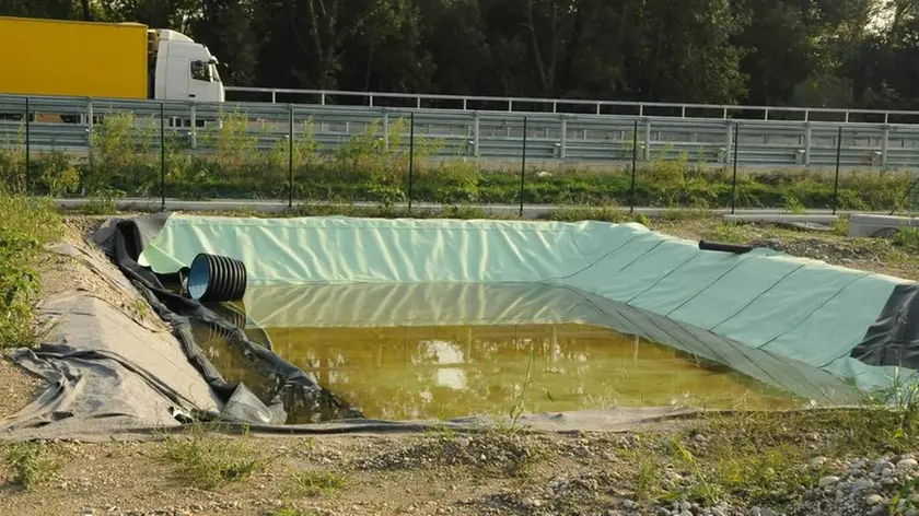 Bumbaca Gorizia 03.10.2012 Vasche sequestrate sul Raccordo Fotografia di Pierluigi Bumbaca