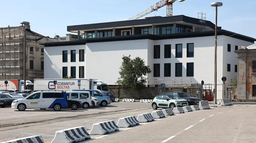 L'ex meccanografico in fase di ristrutturazione (Lasorte)