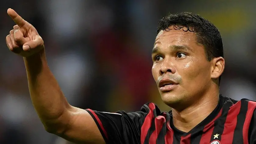 Milan's Carlos Bacca jubilates after scoring the goal during the Italian Serie A soccer match AC Milan vs SS Lazio at Giuseppe Meazza stadium in Milan, Italy, 20 September 2016. ANSA/DANIEL DAL ZENNARO